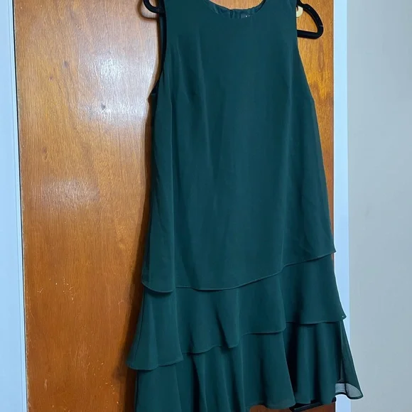 Green ruffled NWT size 8 Ralph Lauren dress. - Picture 6 of 6